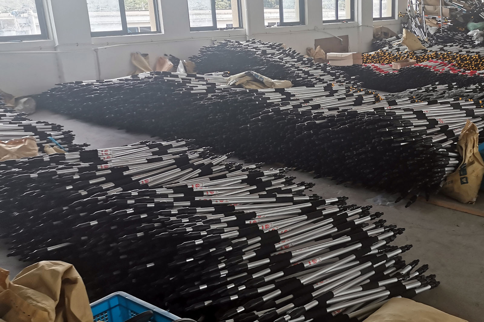 Winking Home warehouse with thousands of telescopic poles ready for export